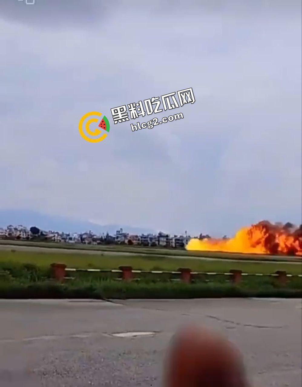7月24日 尼泊尔加德满都机场一客机起飞时坠毁 事故造成22人不幸死亡！  第8张