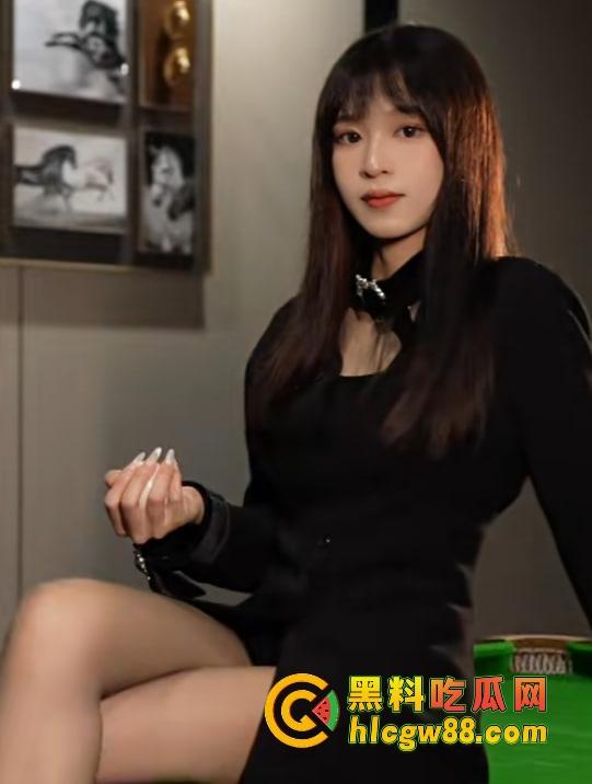 有钱人的快乐我们想象不到，陪玩8连发包厢猫抓人，1W充卡一杆球没打，全程不打球只玩女的！  第2张