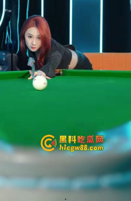 有钱人的快乐我们想象不到，陪玩8连发包厢猫抓人，1W充卡一杆球没打，全程不打球只玩女的！  第4张