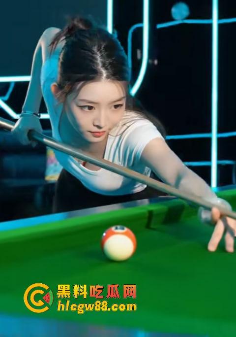 有钱人的快乐我们想象不到，陪玩8连发包厢猫抓人，1W充卡一杆球没打，全程不打球只玩女的！  第5张