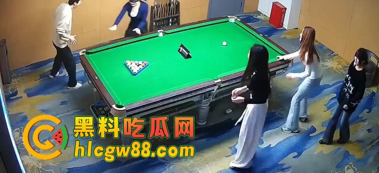 有钱人的快乐我们想象不到，陪玩8连发包厢猫抓人，1W充卡一杆球没打，全程不打球只玩女的！  第11张