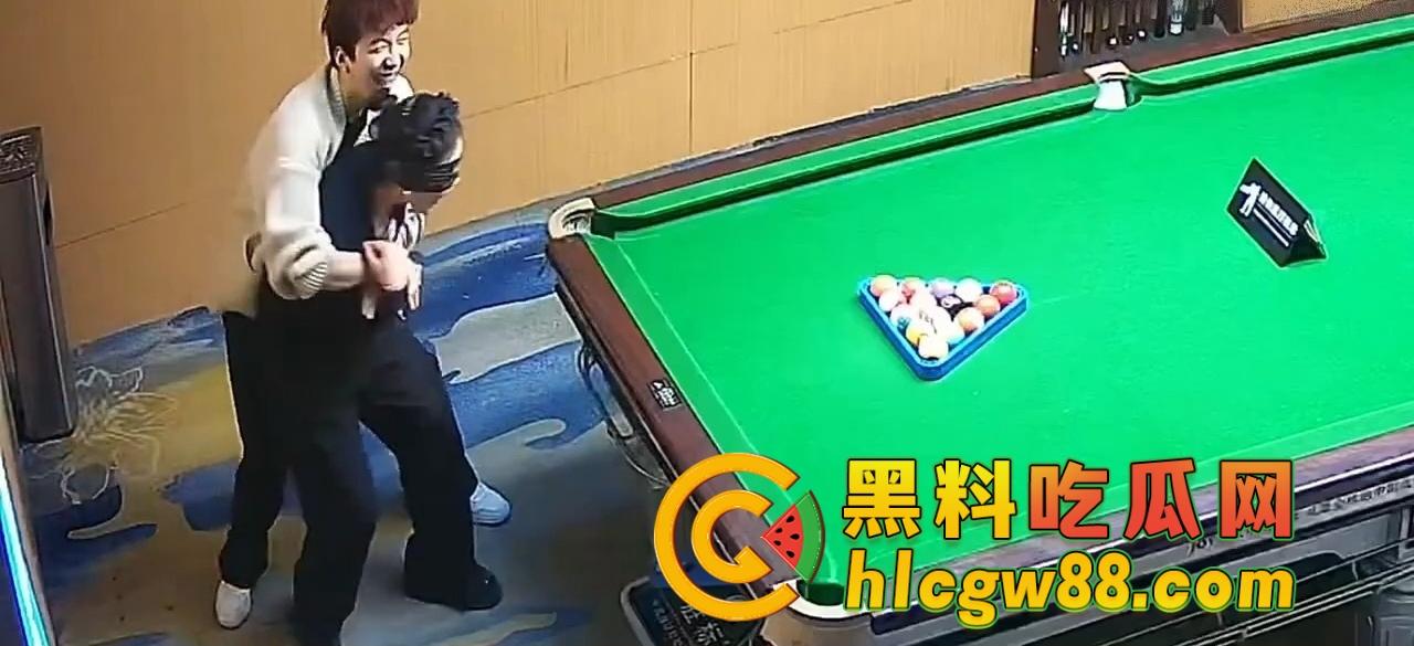 有钱人的快乐我们想象不到，陪玩8连发包厢猫抓人，1W充卡一杆球没打，全程不打球只玩女的！  第12张