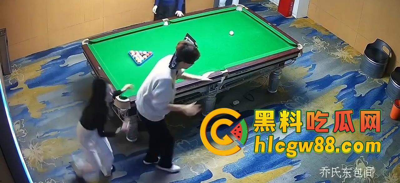 有钱人的快乐我们想象不到，陪玩8连发包厢猫抓人，1W充卡一杆球没打，全程不打球只玩女的！  第14张