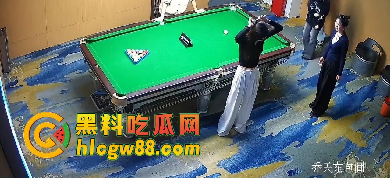 有钱人的快乐我们想象不到，陪玩8连发包厢猫抓人，1W充卡一杆球没打，全程不打球只玩女的！  第15张