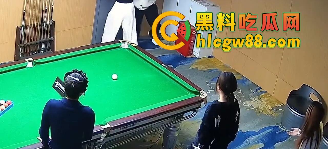 有钱人的快乐我们想象不到，陪玩8连发包厢猫抓人，1W充卡一杆球没打，全程不打球只玩女的！  第16张