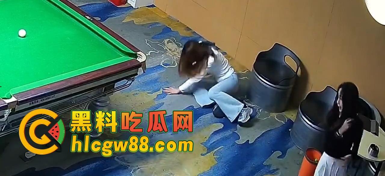 有钱人的快乐我们想象不到，陪玩8连发包厢猫抓人，1W充卡一杆球没打，全程不打球只玩女的！  第18张