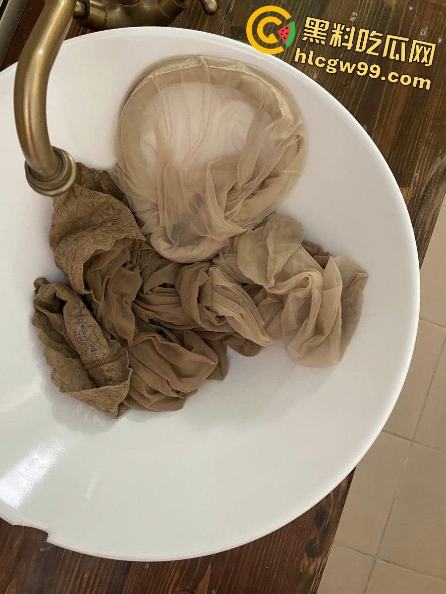 北体学院舞蹈老师【宋欣】学生心中的女神沦为主人的精盆母狗，一字马体位操逼不敢想有多爽  第3张