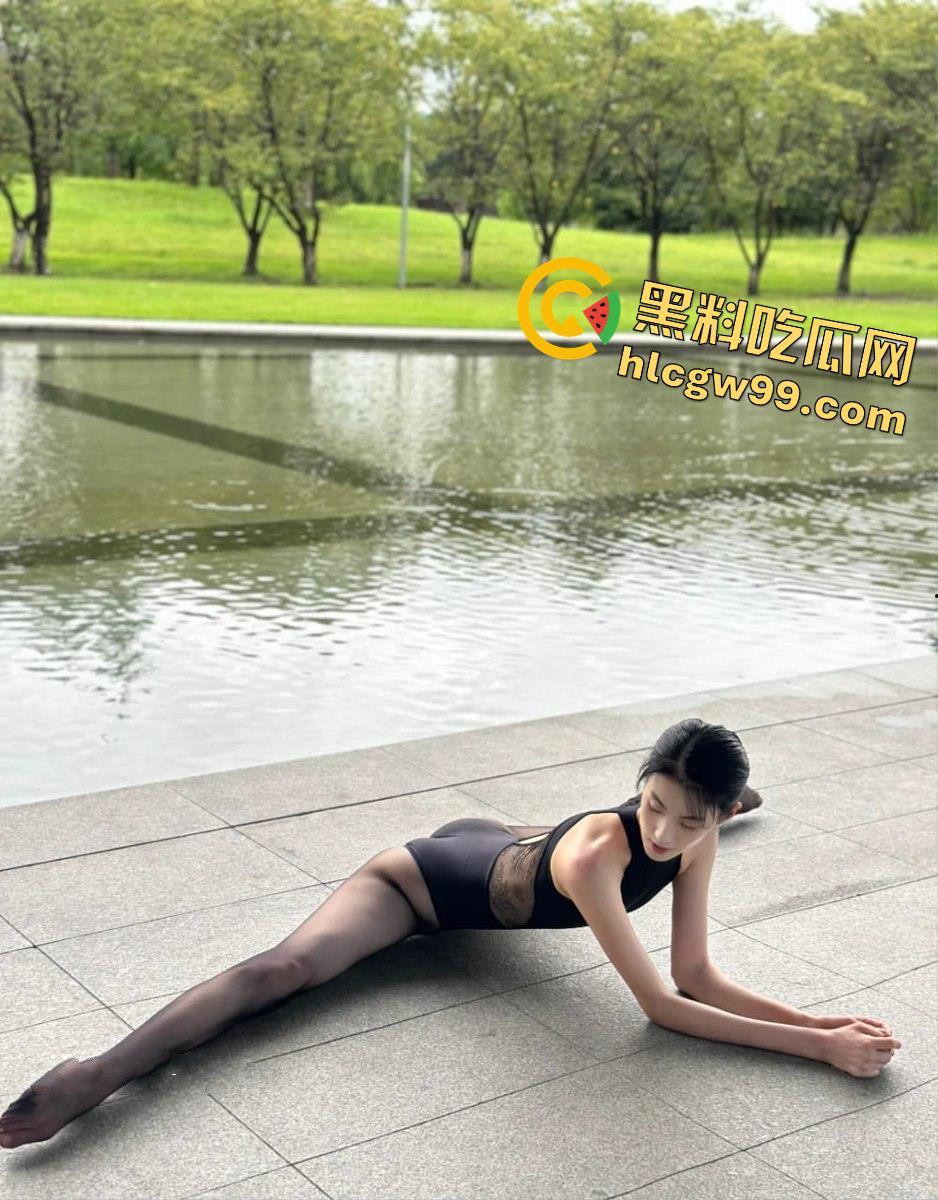 北体学院舞蹈老师【宋欣】学生心中的女神沦为主人的精盆母狗，一字马体位操逼不敢想有多爽  第15张