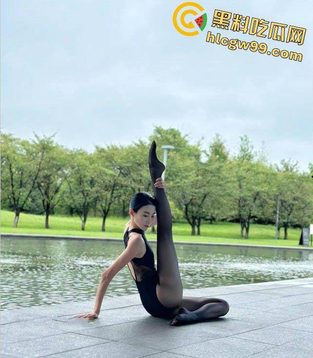 北体学院舞蹈老师【宋欣】学生心中的女神沦为主人的精盆母狗，一字马体位操逼不敢想有多爽  第36张