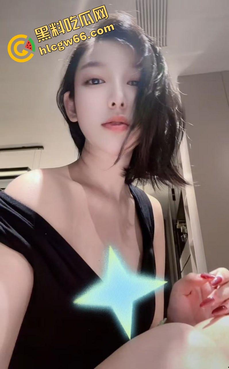 瓜友河南旅游顺路找了个伴游妹子，高铁还没到站就给口爆深喉，整节车厢都是她舔鸡巴的声音！  第1张