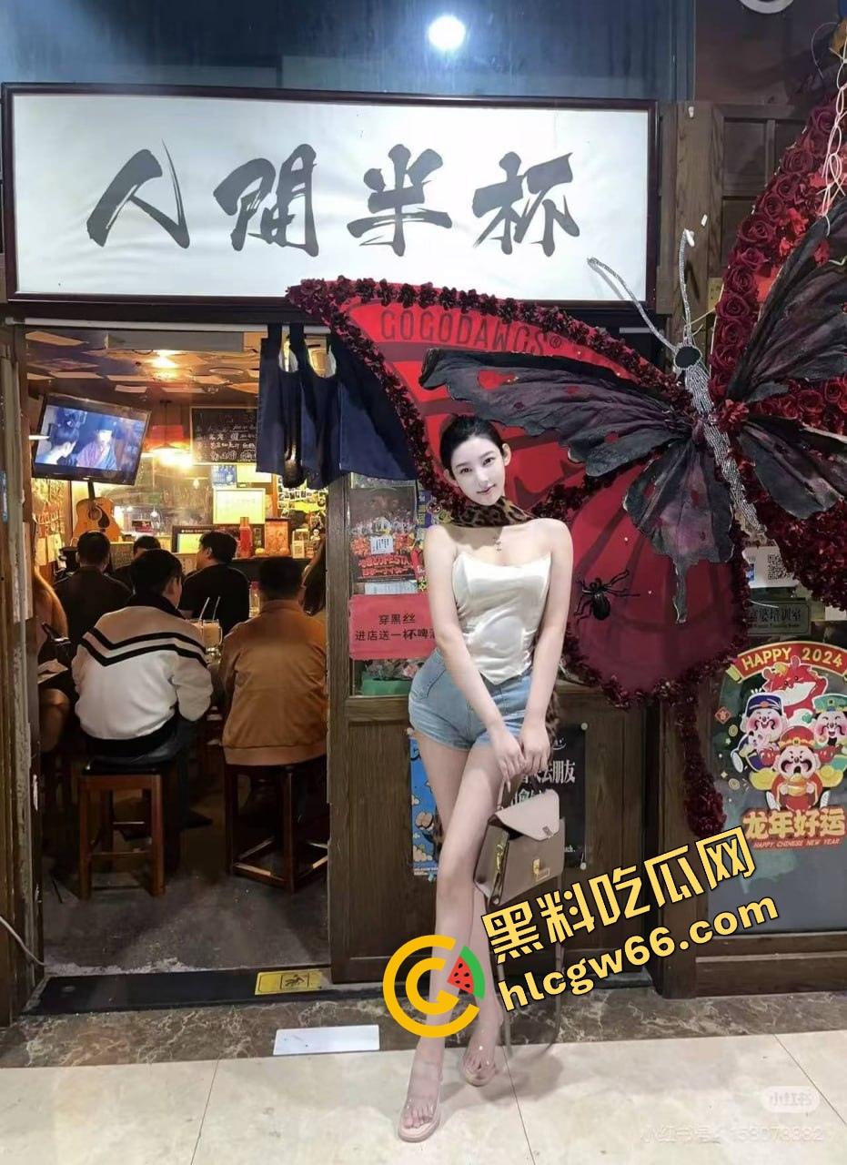 瓜友河南旅游顺路找了个伴游妹子，高铁还没到站就给口爆深喉，整节车厢都是她舔鸡巴的声音！  第3张
