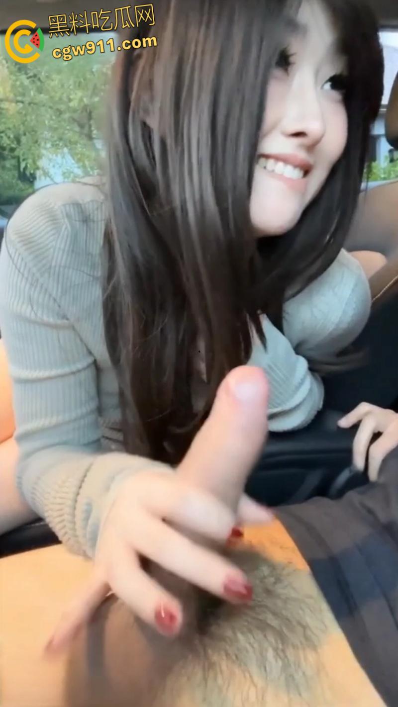 推特阿黑颜母狗【Pupu噗噗】，海边约会餐厅全裸自慰，户外车震口交舔蛋，打开车门无套后入小翘臀 !  第4张