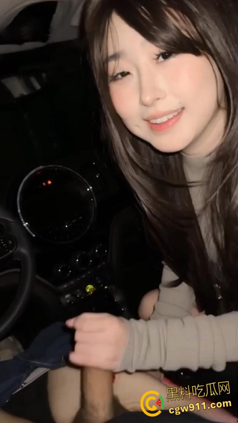 推特阿黑颜母狗【Pupu噗噗】，海边约会餐厅全裸自慰，户外车震口交舔蛋，打开车门无套后入小翘臀 !  第8张