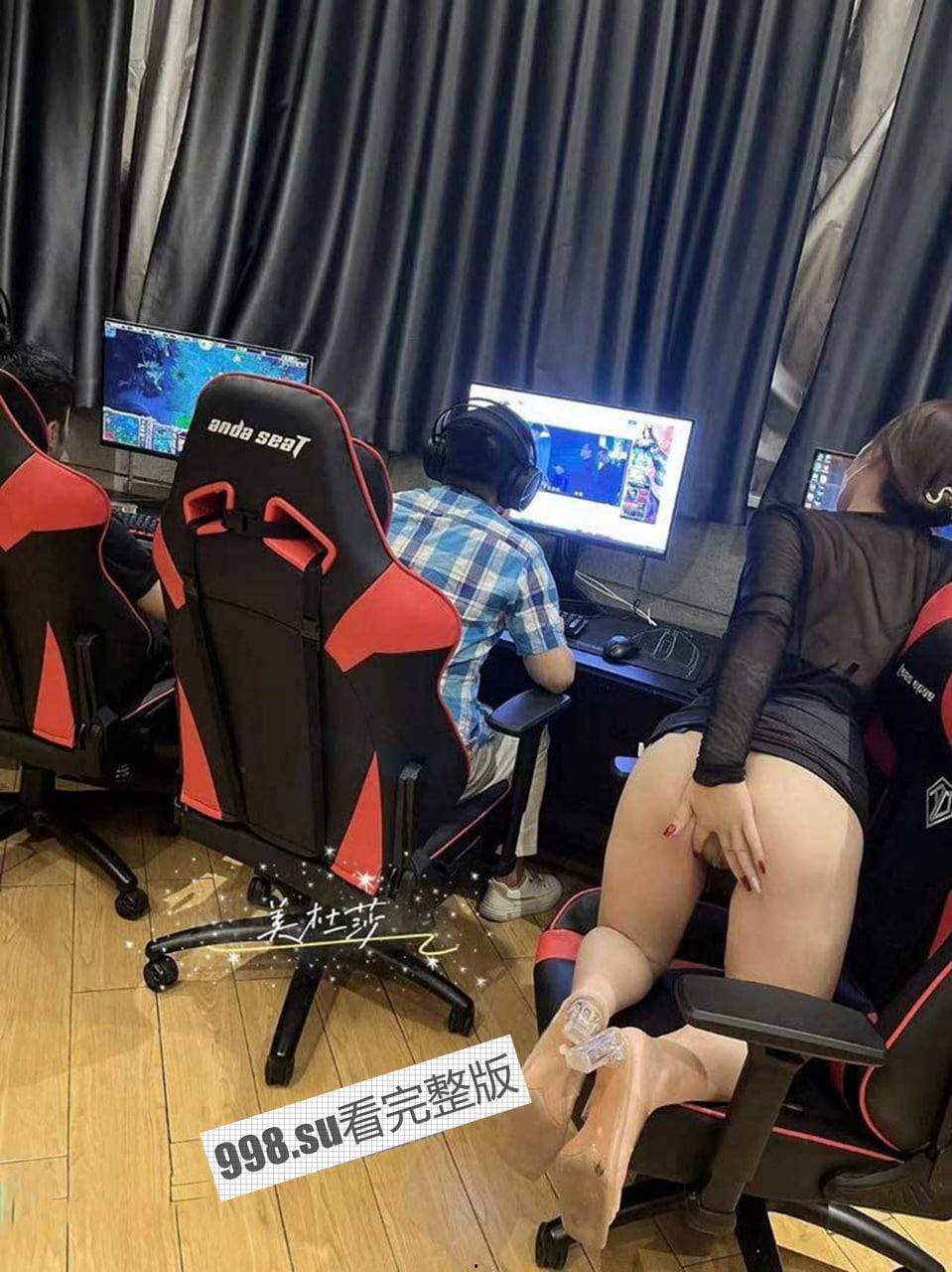 96 年长腿模特绿帽淫妻露出网红美杜莎 3P 多人视频流出  第12张