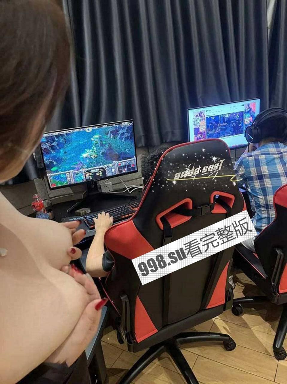 96 年长腿模特绿帽淫妻露出网红美杜莎 3P 多人视频流出  第13张