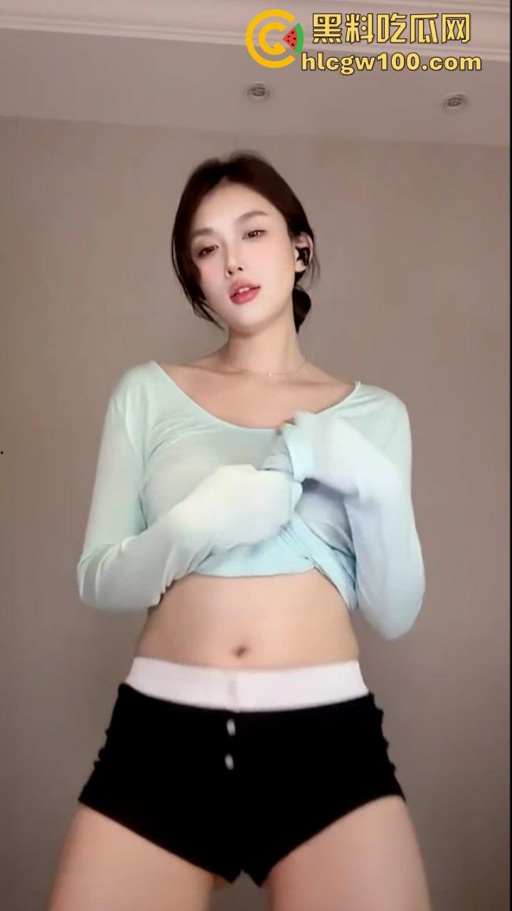 快手高颜值网红【大乔不可】密码房擦边热舞视频泄密 制服诱惑淫荡肉体太赞了  第2张