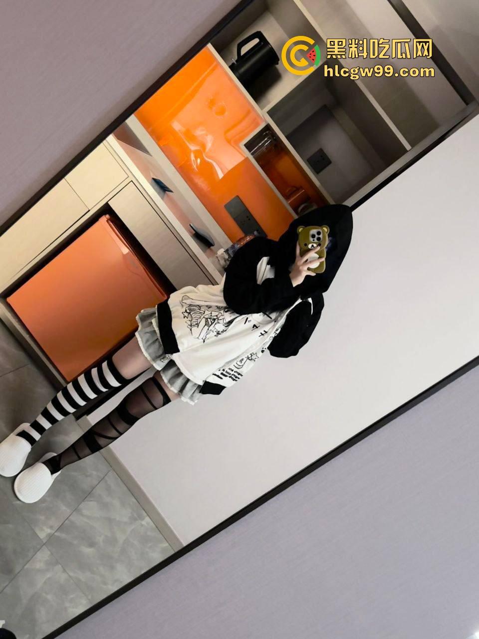 重庆巨乳小母狗『王晓希』独家视频曝光，跪地揉奶跳骚舞，脸穴同框疯狂自慰求主人大鸡巴！  第9张