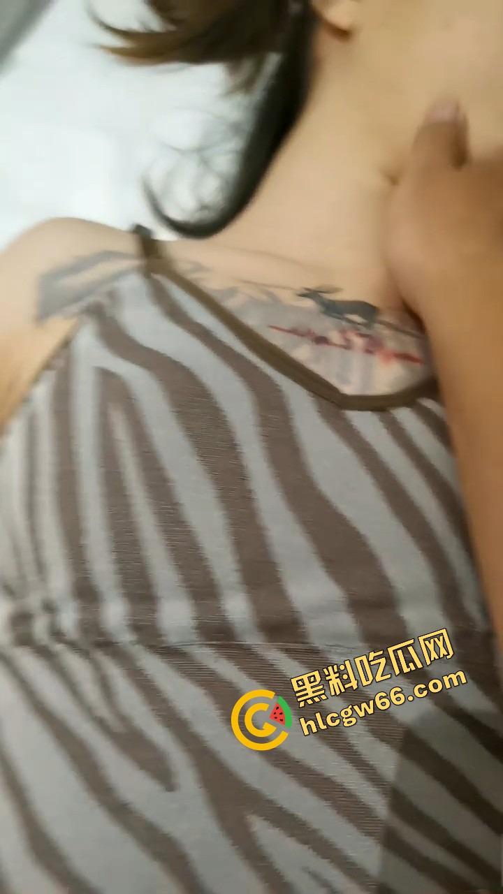 广西南宁英语补习班【周晓玲】老师被约饭灌药迷奸全套，刮毛嫩洞淋尿滴蜡颜射狂操  第3张