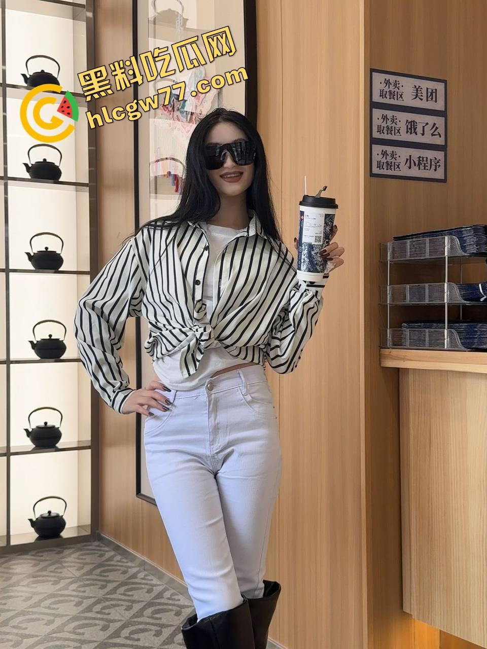 南湖师范小萝莉大开杀戒，粉嫩小穴被操到流浆，精液顺着腿根滑下双马尾一甩就让人忍不住冲上去狂干！  第6张