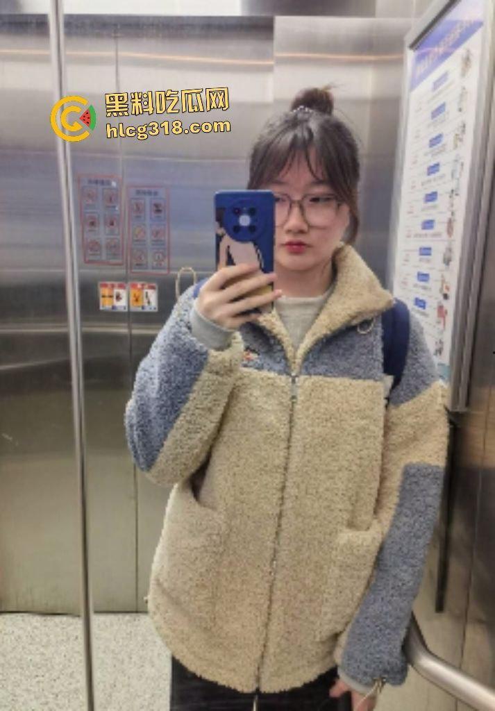 护士大学生毕业没住处去酒店给保安大叔足交！谁知这脚有黄皮茧，怎么足交大叔都硬不起来！  第2张