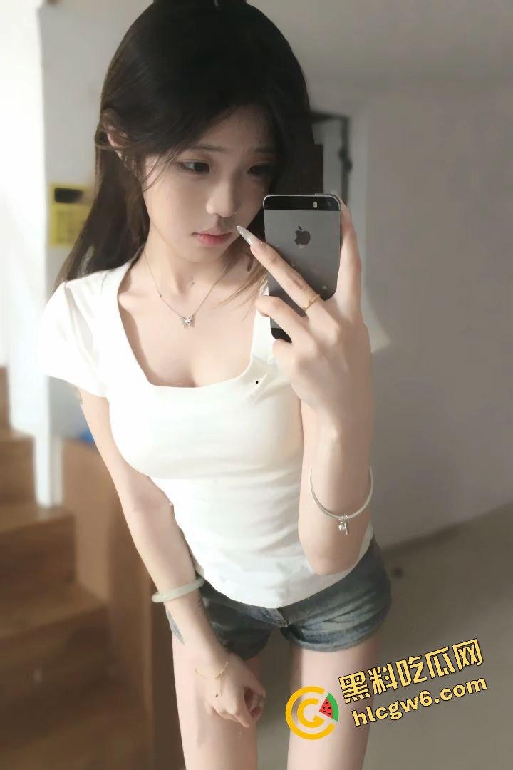 抖音顶级清纯嫩妹反差骚鸡网红『鱼泥ni』细腰蜜臀金主拽头暴力后怼！原创独家曝光！  第6张