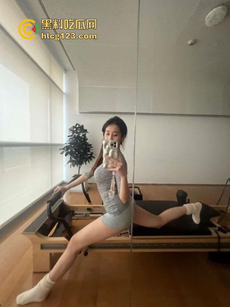 反差健身网红与男友分手后性爱视频遭泄 S身材骚浪母狗 各种工具玩弄 轻微受虐癖  第1张