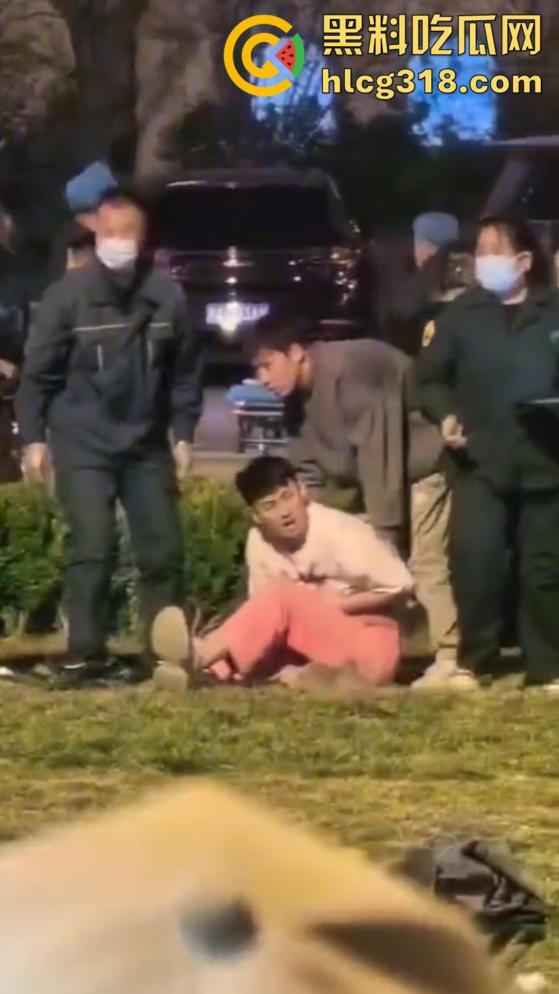 孩子吵架大人动刀杀人，河北石家庄因孩子起争执，叫来朋友群殴，结果朋友直接掏刀捅人！  第4张