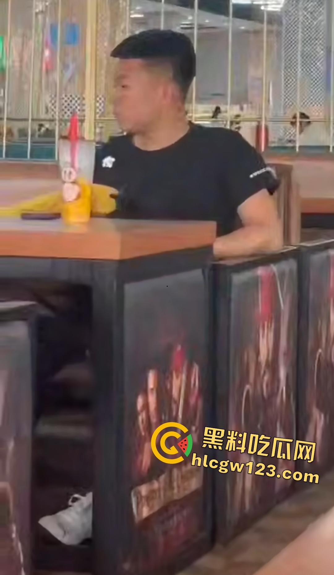 青岛技师学院食堂惊爆狗男女口交，蜜雪冰城边喝边舔，精子果茶就此诞生！  第1张