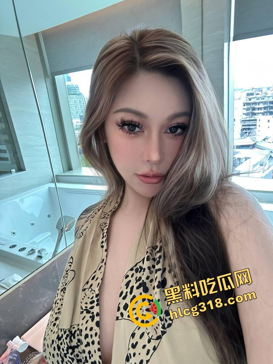 刚睡醒就被骑，表嫂穿着内裤坐上来，这开门见山姿势配上晨勃真的安逸，干完她还紧紧抱着我不撒手！  第3张