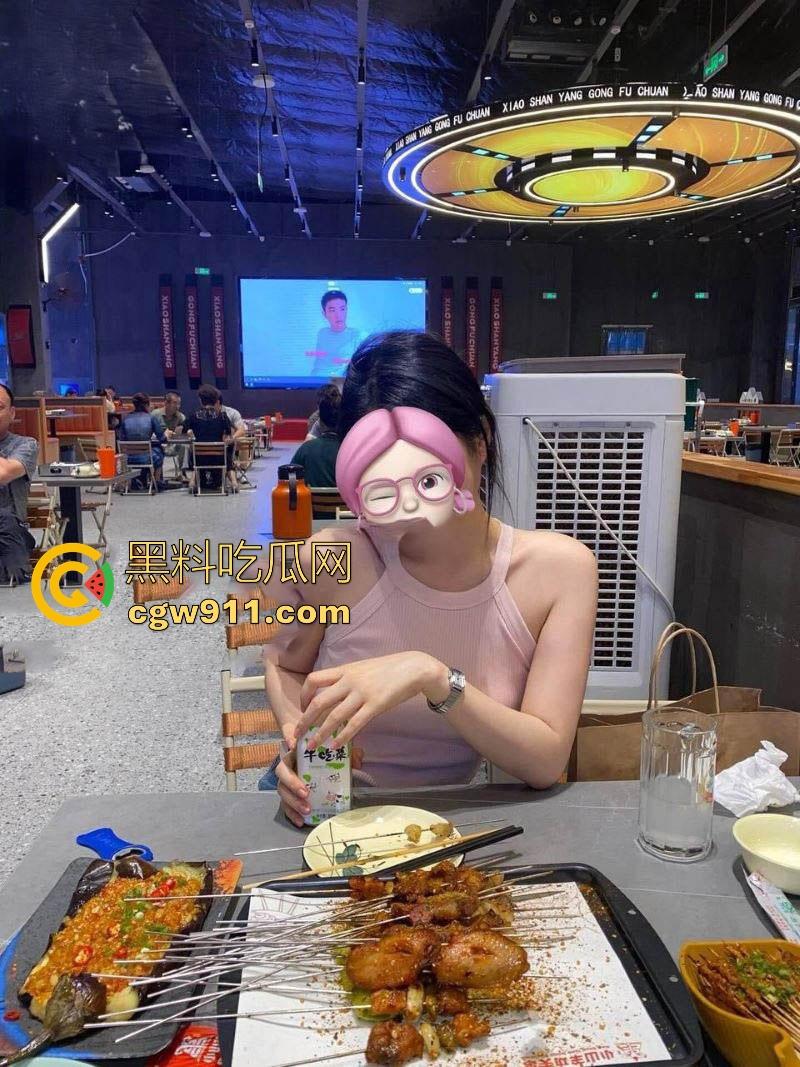 终于在堂姐醉酒状态，进入了堂姐的阴道，但是过程中堂姐竟然醒了，但还是阻止不了无套内射！  第5张