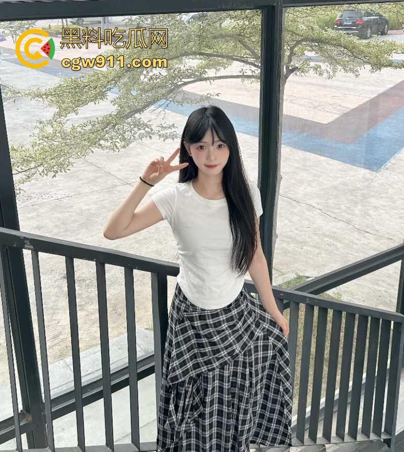 长春师范大学可爱女大【李亚媚】被富二代炮友玩腻后曝光，骑脸舔穴坐屌自慰，反差感冲破天际！  第1张