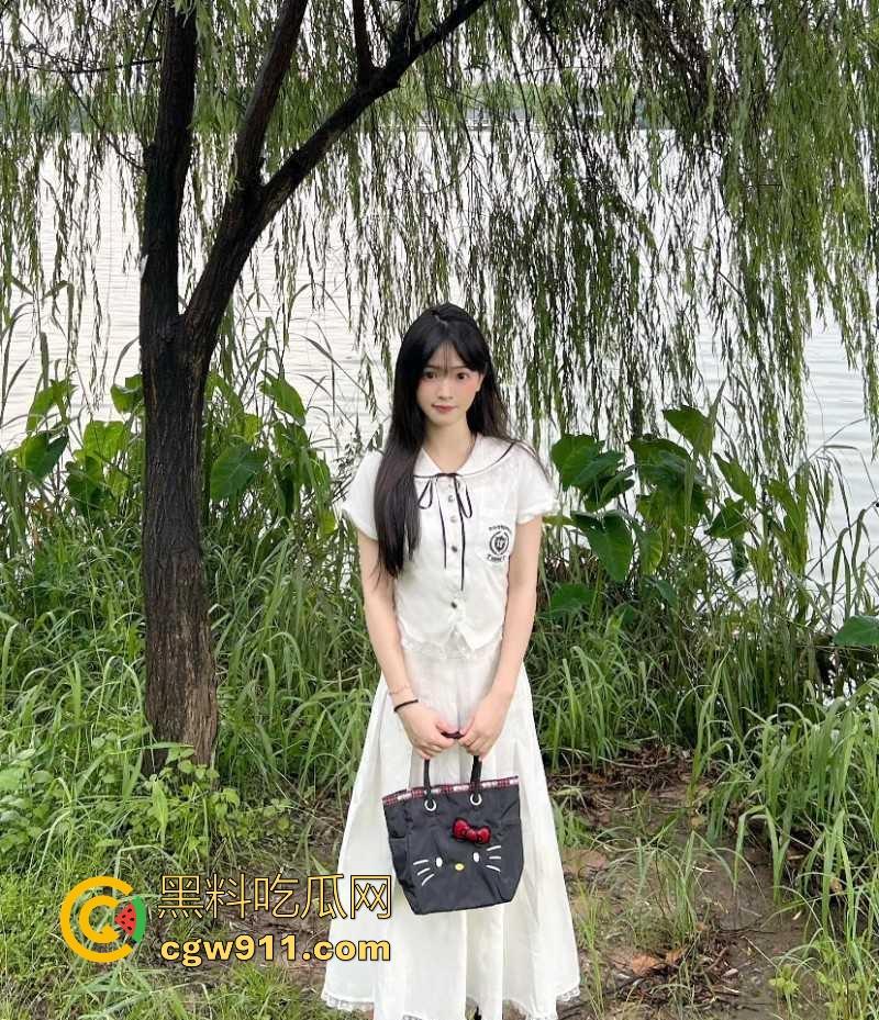 长春师范大学可爱女大【李亚媚】被富二代炮友玩腻后曝光，骑脸舔穴坐屌自慰，反差感冲破天际！  第3张