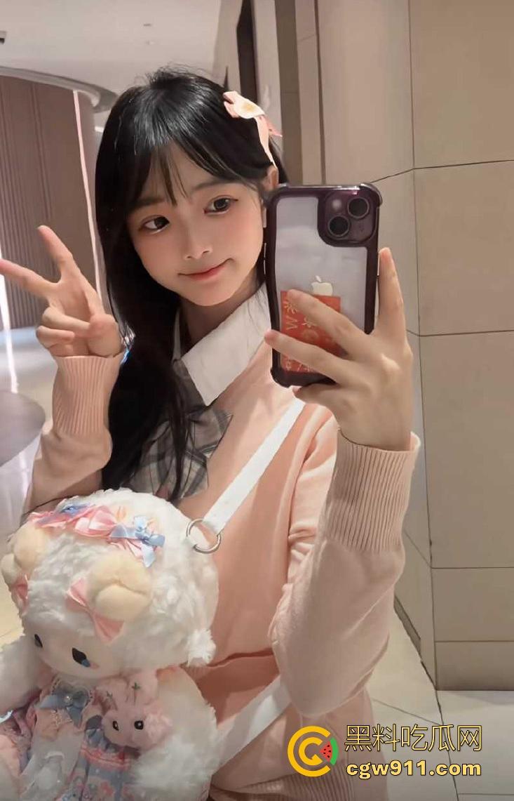 长春师范大学可爱女大【李亚媚】被富二代炮友玩腻后曝光，骑脸舔穴坐屌自慰，反差感冲破天际！  第4张