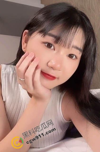 台湾网红【魏乔安】最新大尺度剧情福利！女大学生租屋性爱直播，口交足交69式调情，无套狂操呻吟震天！  第1张