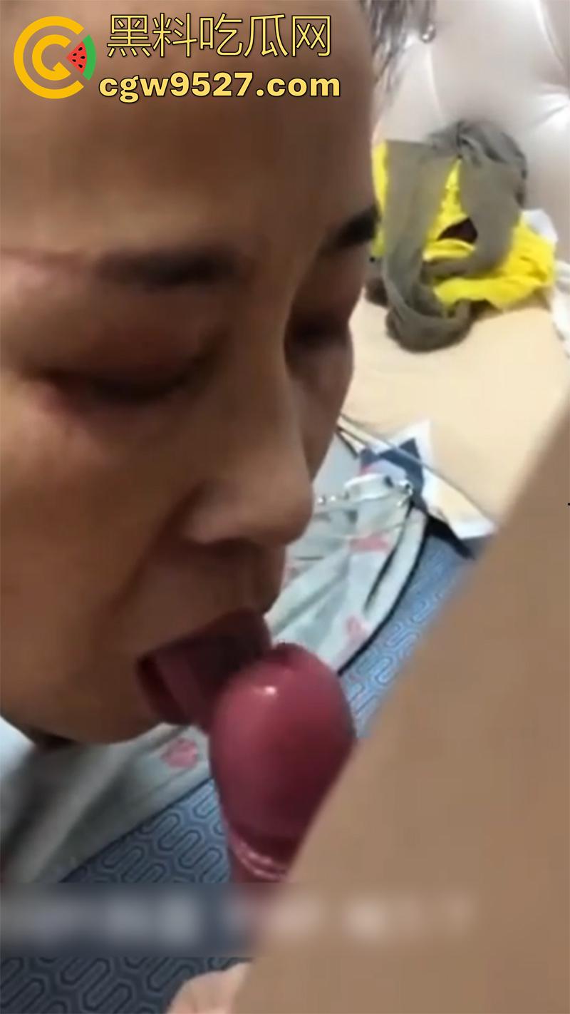 真实乱伦大奶肥臀丈母娘，老丈人外出打工，趁机拿下岳母每日抽插，老婆一走直接开干，太刺激了！  第3张