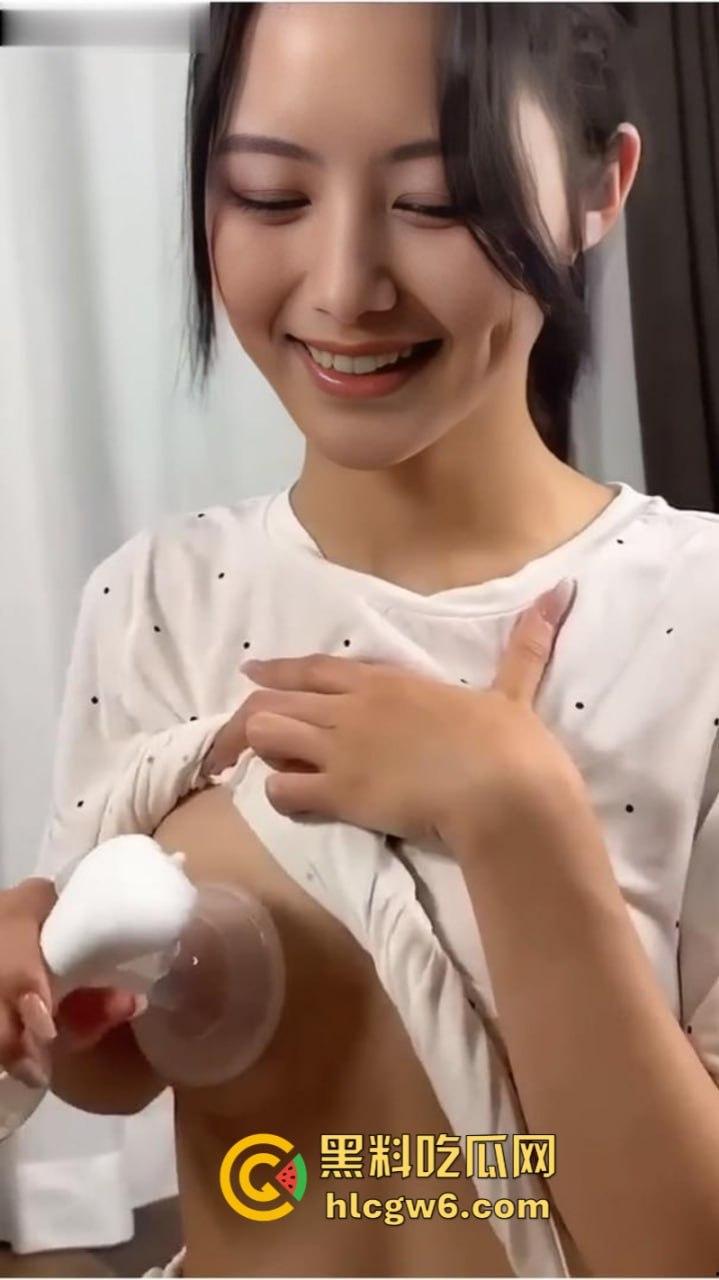 高颜值少妇白领学生素人【雅馨】脱衣袒胸露乳取奶视频泄密曝光！  第3张