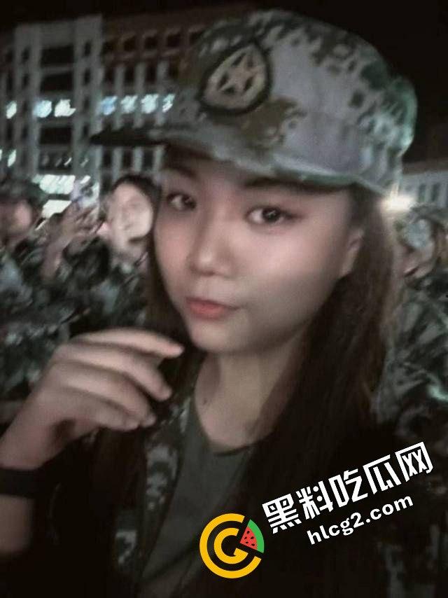 去年爆火网络的潍坊科技学院吊带露乳姐『艾予晨』爆出新瓜！在酒吧与陌生男子 热情开放露奶热舞 真是一点没变  第1张