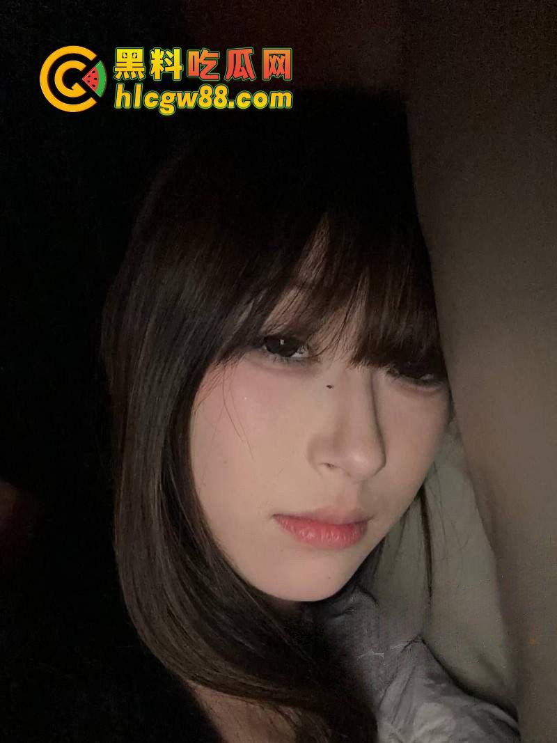 芜湖学生妹『李娜』极品骚货经期还浴血操翻，长腿冷脸反差婊，骑鸡巴狂摇逼水喷炸，镜头前吃屌嗨到爆！  第2张