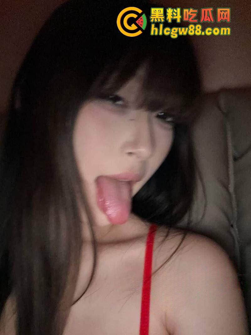 芜湖学生妹『李娜』极品骚货经期还浴血操翻，长腿冷脸反差婊，骑鸡巴狂摇逼水喷炸，镜头前吃屌嗨到爆！  第3张