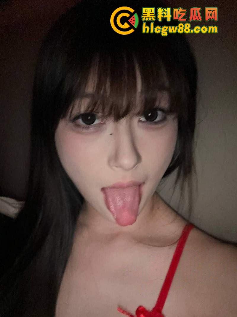 芜湖学生妹『李娜』极品骚货经期还浴血操翻，长腿冷脸反差婊，骑鸡巴狂摇逼水喷炸，镜头前吃屌嗨到爆！  第4张