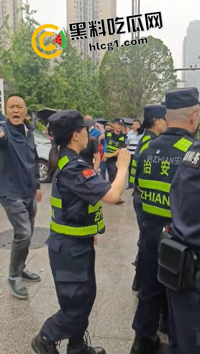 重庆渝北区 学区房学校未兑现 五大小区集体维权 与警察混战 多名业主被抓 现场视频流出  第2张