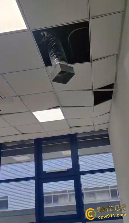 长兴和平大川化工厂爆炸现场，厂区被炸得稀烂，浓烟滚滚碎片乱飞，附近房屋天花板都炸飞了！  第2张