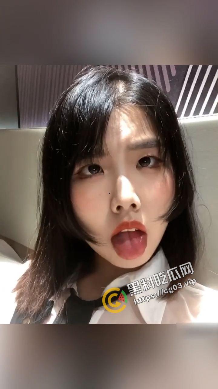 四川达州幼教 校内严肃教师 校外淫荡母狗 反差婊一个  第1张