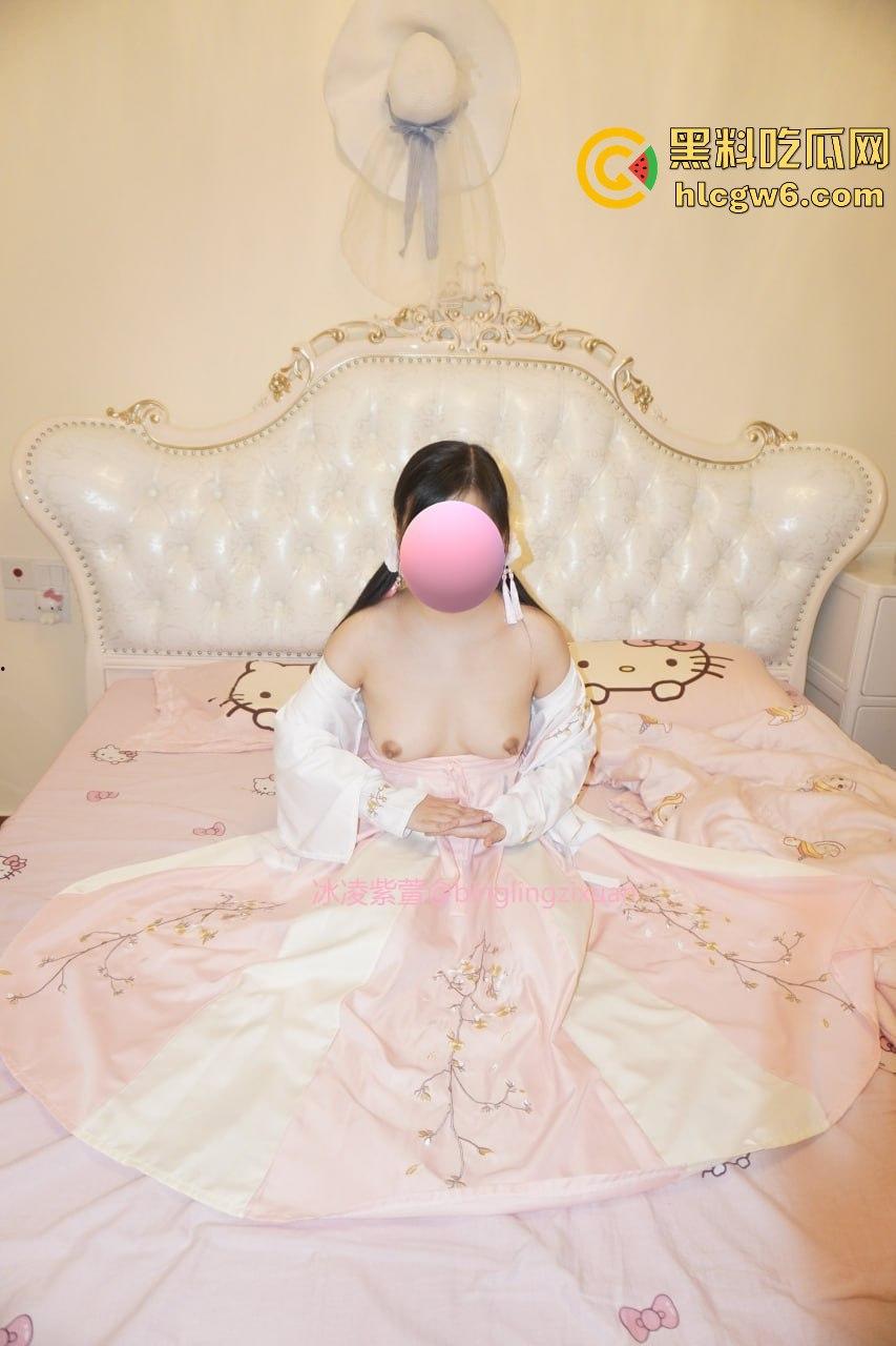 OnlyFans泰国极品骚货情侣【mickeemouse】绿帽癖男友放飞，女友3P、6P大乱斗淫乱得不行！  第8张