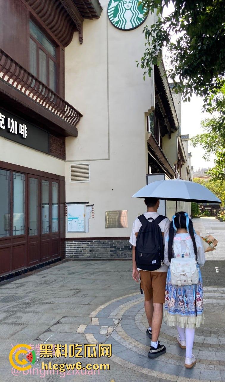 OnlyFans泰国极品骚货情侣【mickeemouse】绿帽癖男友放飞，女友3P、6P大乱斗淫乱得不行！  第10张