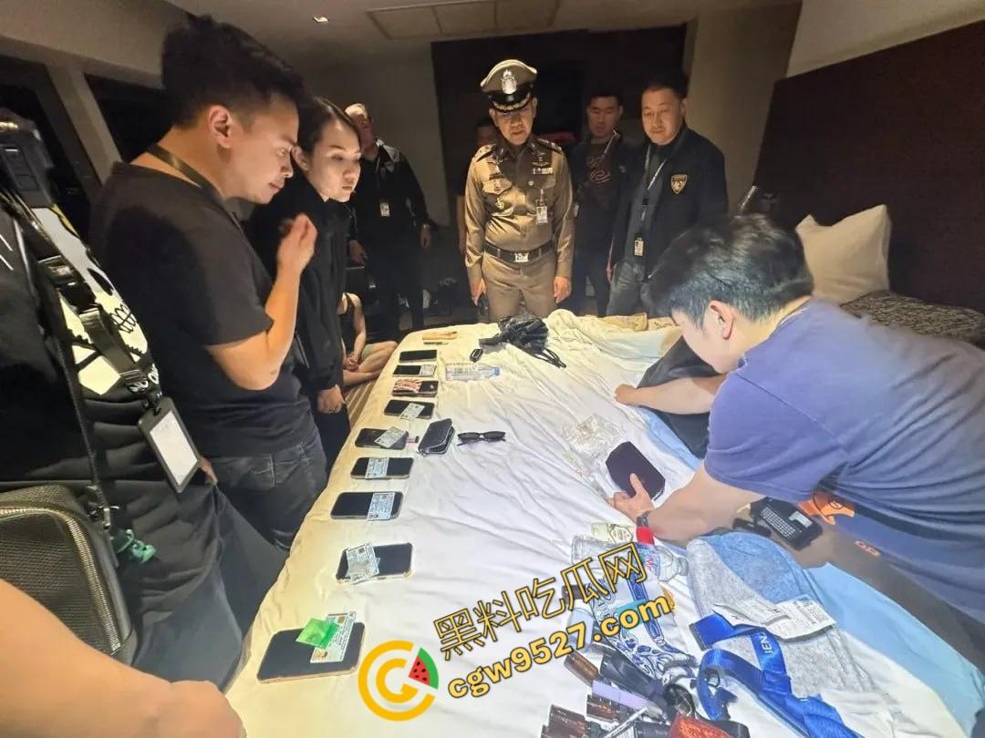 泰国曼谷100多人吸毒淫乱派对现场曝光！大汉赤身露体，互相慰藉，屁眼同时插入两只大屌！  第2张