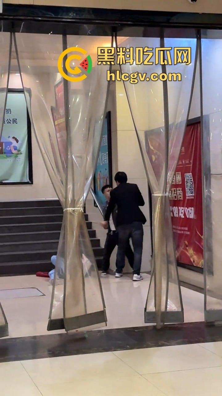 湖南怀化硬核抢女朋友！打赢了配偶权就归你，高矮搭配也能整出喜剧效果！  第1张