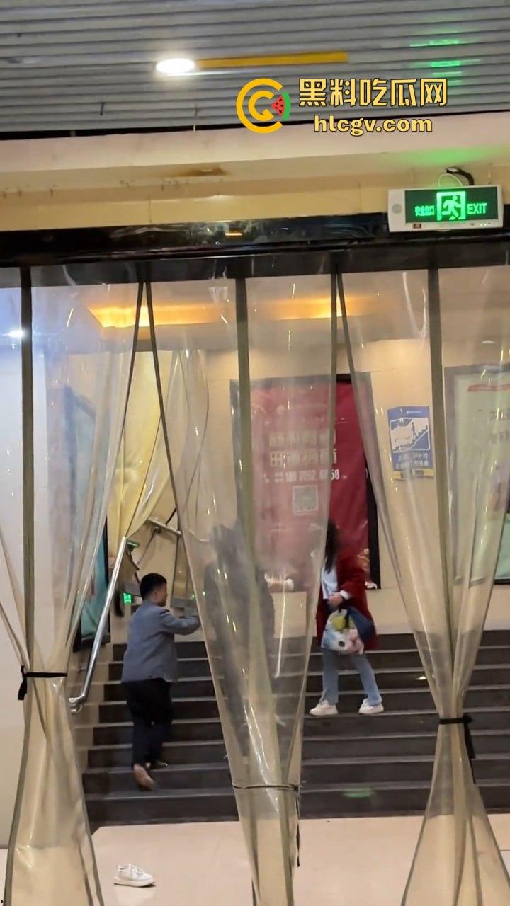 湖南怀化硬核抢女朋友！打赢了配偶权就归你，高矮搭配也能整出喜剧效果！  第4张