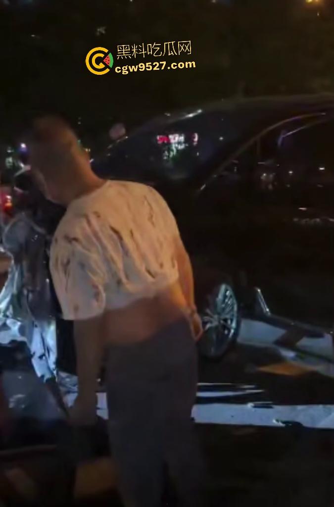 9月2日晚上广州海珠鹤洞桥底，合创汽车开智驾直接冲撞行人，连幼童都撞飞了，这智驾怕不是失了智吧？  第5张