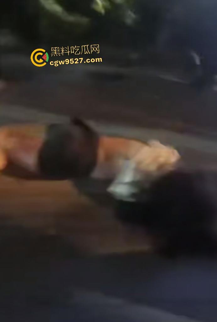 9月2日晚上广州海珠鹤洞桥底，合创汽车开智驾直接冲撞行人，连幼童都撞飞了，这智驾怕不是失了智吧？  第6张